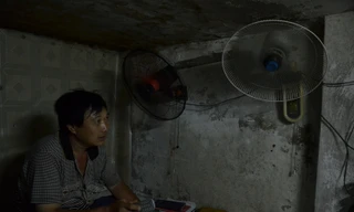 Nung người ở nhà hộp diêm phố cổ trong cái nóng 40 độ C