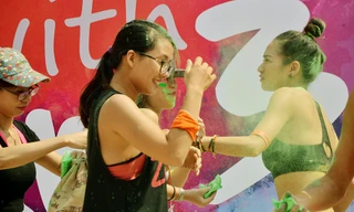 [ẢNH] Giới trẻ Hà thành quậy tưng bừng với bột màu