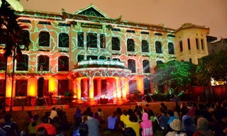 Chương trình do nhóm nghệ sĩ The Core đến từ Berlin (Đức) với những thủ pháp trình chiếu ánh sáng trên nền âm nhạc điện tử của DJ Trí Minh đã tạo nên sự hấp dẫn cho người xem.