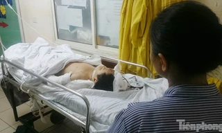 Cháu P. đang được chăm sóc tại bệnh viện. Ảnh: Thanh Hà.