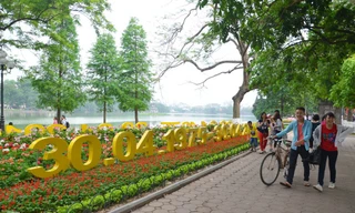 Hà Nội rực rỡ cờ hoa mừng lễ 30/4