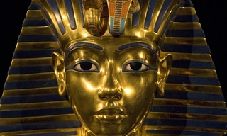 Chiếc mặt nạ vàng nổi tiếng đặt trên mặt xác ướp vua Tutankhamun. Ảnh: Ancient Origins.