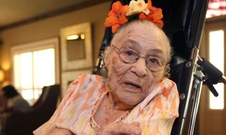 Cụ bà Gertrude Weaver.