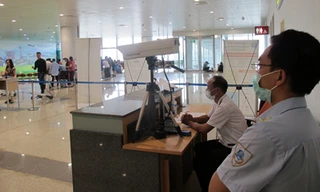 Việc kiểm tra thân nhiệt triển khai với tất cả hành khách bay quốc tế vào Việt Nam.
