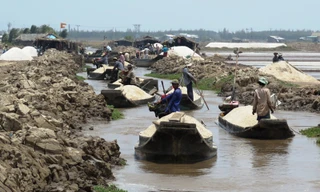 Hợp tác xã Doanh Điền bán tháo muối chạy mưa vào ngày 15/4.