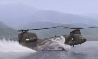 Mục kích trực thăng CH-47 hạ cánh trên mặt nước