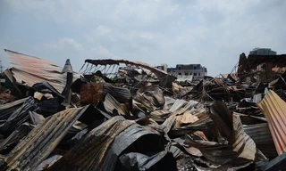 Nhiều người dân trắng tay sau đám cháy lúc rạng sáng