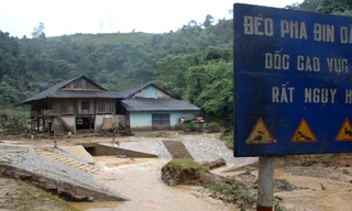 Lũ ập về trong đêm, cả gia sản bị cuốn trôi xuống suối