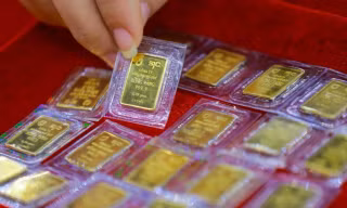 Giá vàng rơi khỏi đỉnh lịch sử
