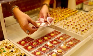 Giá vàng bất ngờ giảm mạnh