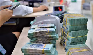 Con trai tỷ phú chi hơn 800 tỷ đồng gom cổ phiếu, HPG bứt phá