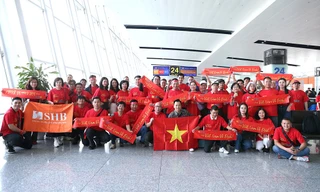 Một ngân hàng thuê 8 chuyến bay chở 600 người đi Thái Lan cổ vũ bóng đá