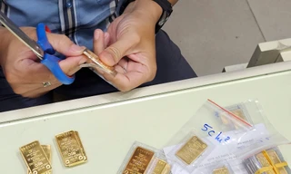 Giá vàng tiếp tục giảm