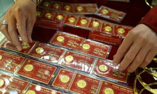 Giá vàng ‘neo’ cao, doanh nghiệp tăng mạnh mua vào