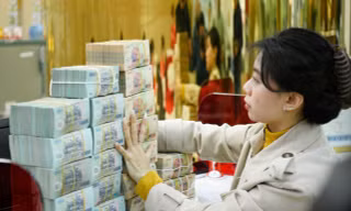 Ngân hàng đồng loạt giảm lãi suất sau cuộc họp 'nóng'