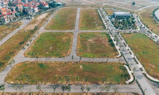 Giá nhà đất trung tâm cao, nhà đầu tư Hà Nội 'đánh bắt xa bờ'