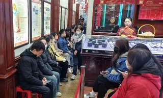 Điều gì đang diễn ra ở tiệm vàng? 