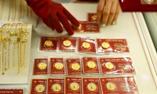 Giá vàng đồng loạt quay đầu giảm
