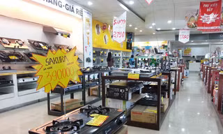 Thương nhân ngồi 'đuổi ruồi' đợi hết tháng 'cô hồn'