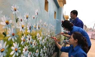 Con đường bích hoa là một trong những hoạt động ý nghĩa của tuổi trẻ Thủ đô nhằm xây dựng văn minh đô thị