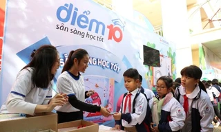 Học sinh trường Tiểu học Phương Liệt tham gia các hoạt động tại lễ phát động "Vì mái trường xanh". Ảnh: Bảo Anh