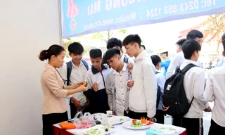 Đông đảo bạn trẻ tham gia ngày hội Tư vấn hướng nghiệp -Tuyển sinh giáo dục nghề nghiệp năm 2019. 
