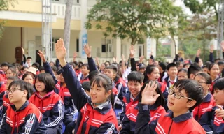 Học bổng “Vì mái trường xanh” góp phần thúc đẩy các em ý thức phân loại rác thải, bảo vệ môi trường và giúp bạn đến trường.