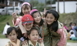 Giới trẻ thích thú với những tải nghiệm thú vị tại Vương quốc hạnh phúc nhất thế giới, không cần dùng tín hiệu giao thông.