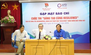 Ban tổ chức trao đổi về cuộc thi "Sáng tạo cùng Resilience