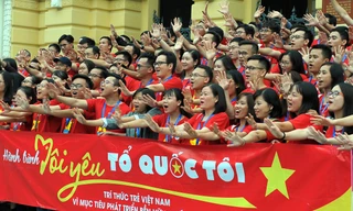 Bạn trẻ tham gia Hành trình Tôi yêu Tổ quốc tôi. Ảnh: Xuân Tùng