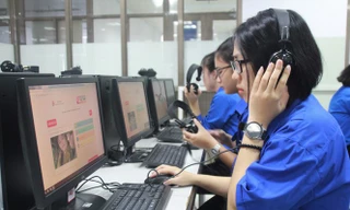 Các thí sinh tham gia cuộc thi trực tuyến Tìm hiểu về Đảng Cộng sản Việt Nam. Ảnh: Ngô Tùng