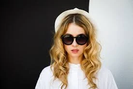 Đeo kính là một cách bảo vệ mùa dịch Covid-19