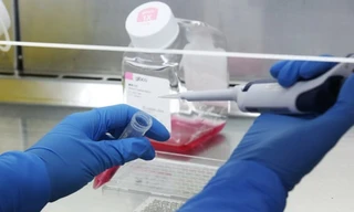 Bang Illinois đang tiến hành điều tra toàn diện nguyên nhân cái chết của em bé gần 1 tuổi được cho là chết vì COVID-19.