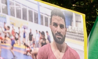 Những người biểu tình trước cửa đại sứ quán Iran tại London ngày 12/9 phản đối việc hành quyết đối với Võ sĩ Navid Afkari