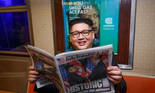 Howard X đóng giả nhà lãnh đạo Triều Tiên Kim Jong-un xuất hiện tại thành phố New York.