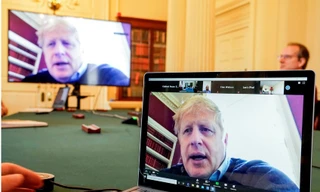 Thủ tướng Anh Boris Johnson họp trực tuyến chính phủ tại nhà ngày 28/3.