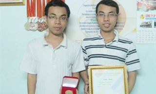 Anh em song sinh ẵm huy chương vàng quốc tế