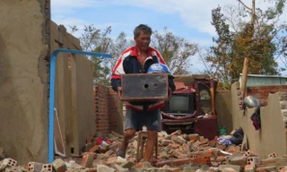 Bão số 12 (bão Damrey) gây thiệt hại nặng nề cho các tỉnh miền Trung