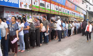 Đổ xô mua hàng trong 'Ngày thứ sáu đen' ở Sài Gòn