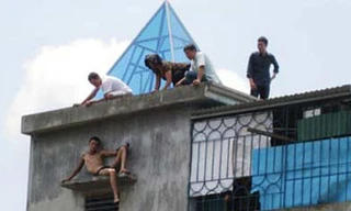 'Ngáo đá': Đang ngồi chơi bỗng vác dao chém loạn xạ