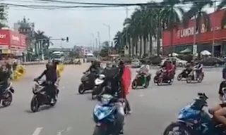 Chặn đường cho nhóm phượt di chuyển, thành viên đoàn xe nói gì? 