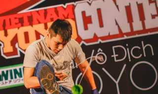 Soái ca 9X đa tài sáng tạo Hand Balancing Solo Act
