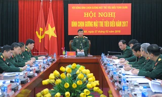 Trung tướng Lê Hiền Vân - Phó Chủ nhiệm Tổng Cục Chính trị QĐND Việt Nam, Chủ tịch Hội đồng Bình chọn Gương mặt trẻ tiêu biểu toàn quân chủ trì Hội nghị (ảnh: Xuân Tùng)