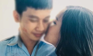 Nữ sinh hôn má các nam sinh trong ngày bế giảng gây 'sốt' mạng