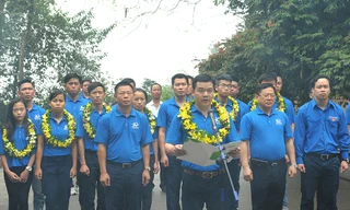 Các GMTVNTB và Gương mặt trẻ Việt Nam triển vọng báo công tại Khu di tích Đền Hùng (Phú Thọ) Ảnh: Xuân Tùng