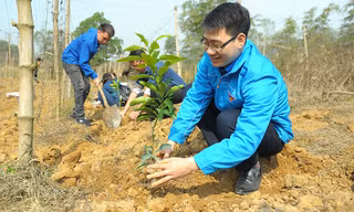 Nhiều phần quà Tết tặng học sinh khó khăn Hòa Bình