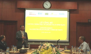 Ông Robert Robertson, Trưởng khoa Khoa học máy tính và Hệ thống thông tin 