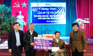 Nhiều suất quà Tết tặng thương binh tại Thuận Thành, Lạng Giang