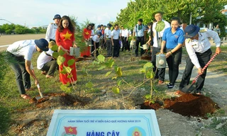 Nhiều quà tặng thiết thực tặng cán bộ, chiến sĩ và nhân dân huyện đảo Trường Sa