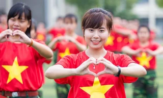 Ấn tượng màn trình diễn 'Trường tôi là số 1' của sinh viên quân sự, quốc tế